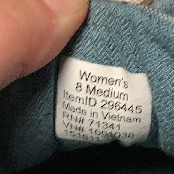 Size 8 brand new LL Bean sneakers - Picture 5 of 5